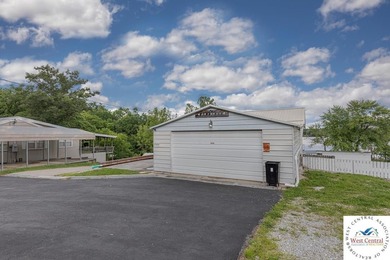 4-bed, 2-bath waterfront home in the Turkey Creek arm of Lake of - photo 15