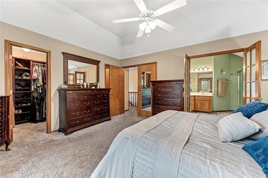 BOAT SLIP w/lift conveys at end of cul-de-sac. Remodeled luxury - photo 21