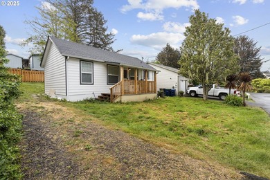 Recently renovated single-level home located a short walk from - photo 3