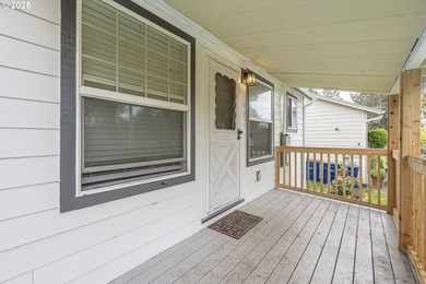 Recently renovated single-level home located a short walk from - photo 4