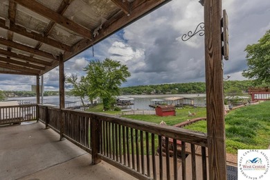 4-bed, 2-bath waterfront home in the Turkey Creek arm of Lake of - photo 54