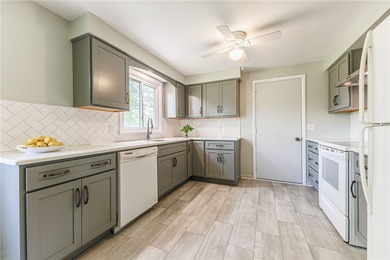 Welcome home to this lovingly maintained split-level, proudly - photo 11