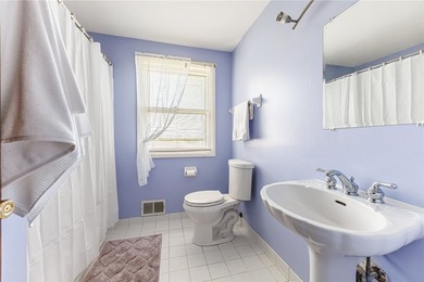 Welcome home to this lovingly maintained split-level, proudly - photo 16
