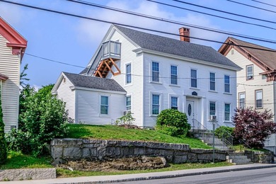 This spacious two-unit property offers a versatile opportunity - photo 3
