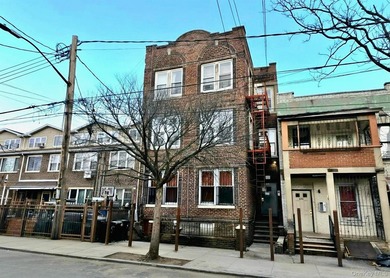 Oversized six-family building offering approximately 6,150 - photo 1