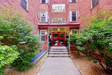 WELCOME TO BRONXVILLE GARDENS!  View this 3rd floor one bedroom