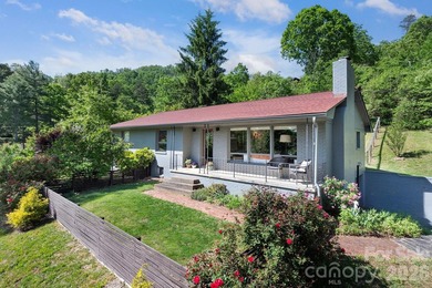 Thoughtfully renovated, light-filled mid-century modern ranch - photo 1