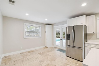 Beautifully renovated 3-bedroom, 2-bathroom home in Isle of - photo 12