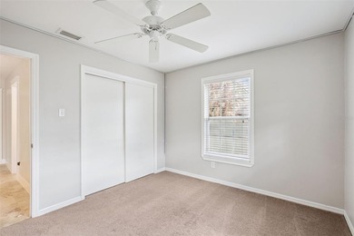Beautifully renovated 3-bedroom, 2-bathroom home in Isle of - photo 17