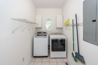 Nestled at the end of a quiet cul-de-sac in sought-after - photo 21