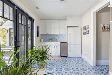 Just moments from the pristine ocean beaches in the coveted - photo 31