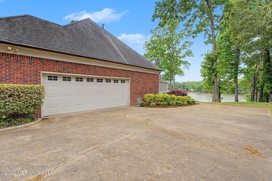 Lakefront on 1.21 Acres - 5 Private Suites - Private Dock - - photo 12
