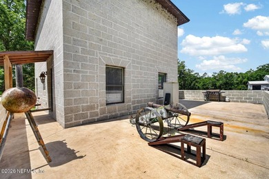 Some homes are built to blend in -- others are meant to stand - photo 22