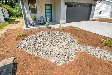 Beautiful new Traditional home backing to serene greenspace - photo 32