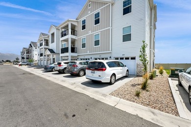 Nearly new and better than waiting for new construction! This - photo 2