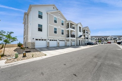 Nearly new and better than waiting for new construction! This - photo 3