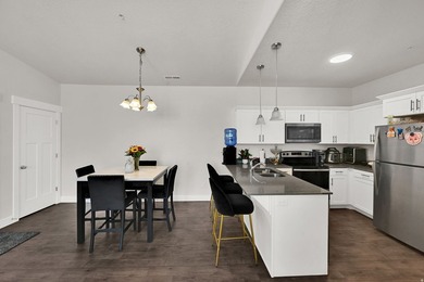Nearly new and better than waiting for new construction! This - photo 7