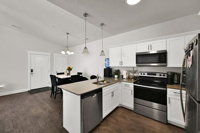 Nearly new and better than waiting for new construction! This - photo 10