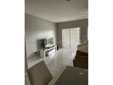 Welcome to this beautiful and spacious townhouse, located in a - photo 4
