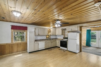 Looking for a nice cozy cottage only 3 blocks from Castle Rock - photo 15