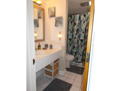 BEAUTIFUL 2 BED 2 BATH INVESTMENT CONDO: This condo unit is on - photo 16