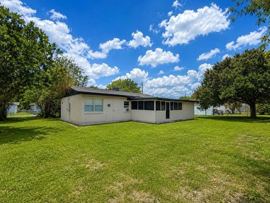 DOUBLE LOT! Stunning fully renovated home on a rare double lot - photo 16