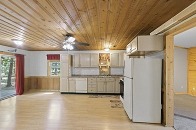Looking for a nice cozy cottage only 3 blocks from Castle Rock - photo 18