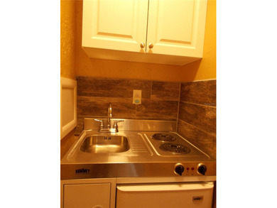 BEAUTIFUL 2 BED 2 BATH INVESTMENT CONDO: This condo unit is on - photo 19