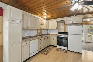 Looking for a nice cozy cottage only 3 blocks from Castle Rock - photo 19