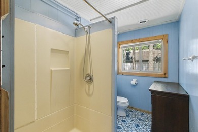 Looking for a nice cozy cottage only 3 blocks from Castle Rock - photo 25