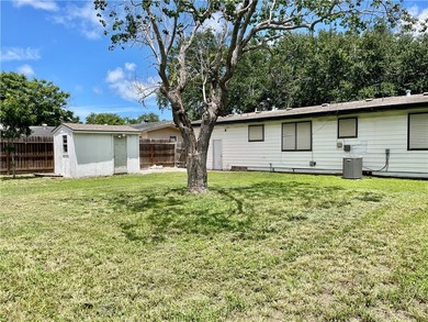 Welcome to this nicely updated move in ready home. Living - photo 26