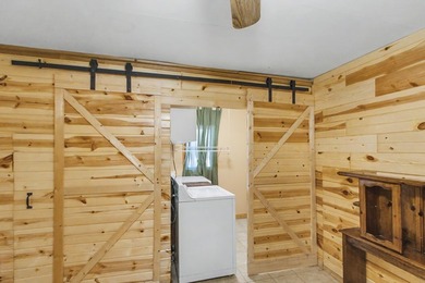 Looking for a nice cozy cottage only 3 blocks from Castle Rock - photo 38