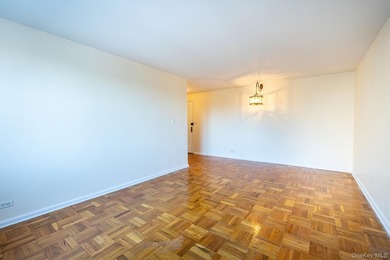 Two-bedroom front view conveniently located in Spuyten Duyvil - photo 5