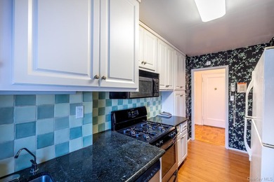 Two-bedroom front view conveniently located in Spuyten Duyvil - photo 6