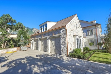 Introducing a classically designed Colonial Revival from the - photo 3