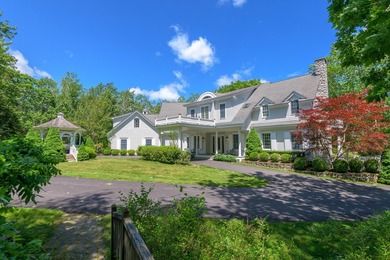 Upon arrival, a classic Porte' Cochere welcomes you to this - photo 3