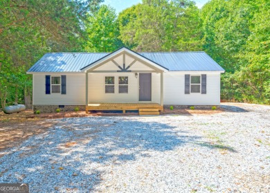 Lake Home For Sale in Canon, Georgia