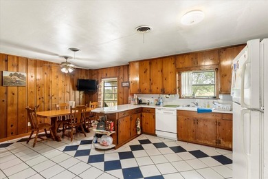 Discover the potential of this charming 3-bedroom, 1.5-bath home - photo 15