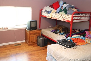 LARGE COUNTRY HOME WITH HIGHLY DESIRABLE LOCATION. ALMOST 4200 - photo 17