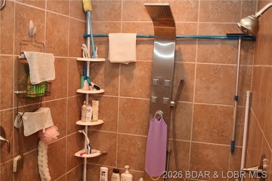 LARGE COUNTRY HOME WITH HIGHLY DESIRABLE LOCATION. ALMOST 4200 - photo 28