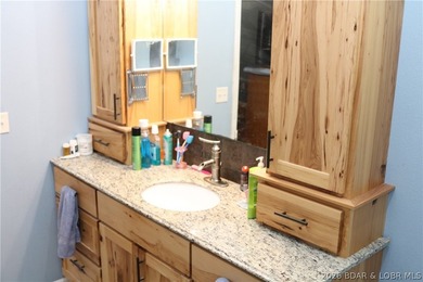 LARGE COUNTRY HOME WITH HIGHLY DESIRABLE LOCATION. ALMOST 4200 - photo 29