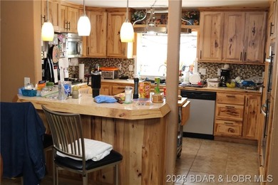 LARGE COUNTRY HOME WITH HIGHLY DESIRABLE LOCATION. ALMOST 4200 - photo 33