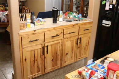 LARGE COUNTRY HOME WITH HIGHLY DESIRABLE LOCATION. ALMOST 4200 - photo 35