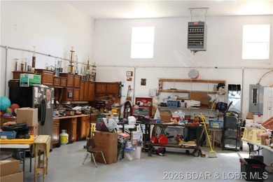 LARGE COUNTRY HOME WITH HIGHLY DESIRABLE LOCATION. ALMOST 4200 - photo 43