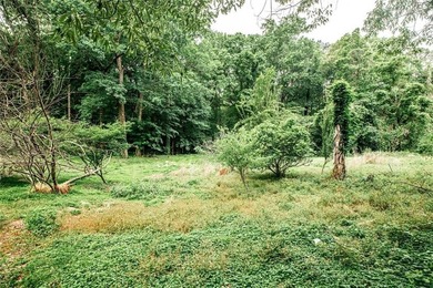 This hidden gem is waiting for you! Here is a unique opportunity - photo 4