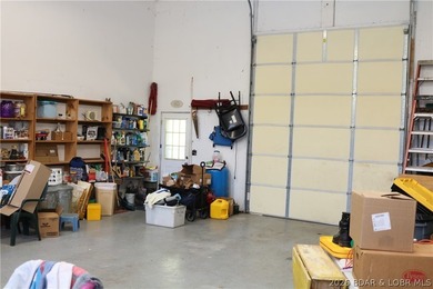LARGE COUNTRY HOME WITH HIGHLY DESIRABLE LOCATION. ALMOST 4200 - photo 45