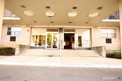 Stunning end unit 2-bedroom, 2-bath condo located in the - photo 2
