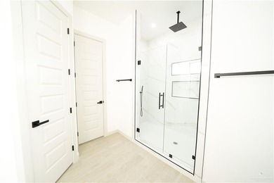Step into modern elegance in Los Lagos, one of Edinburg's - photo 15