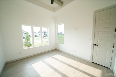 Step into modern elegance in Los Lagos, one of Edinburg's - photo 18