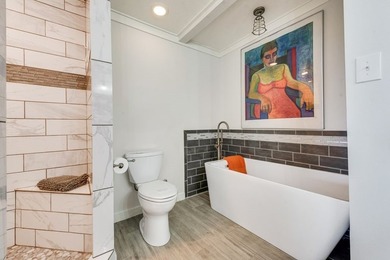 Welcome to your dream lake retreat! This beautifully updated - photo 18